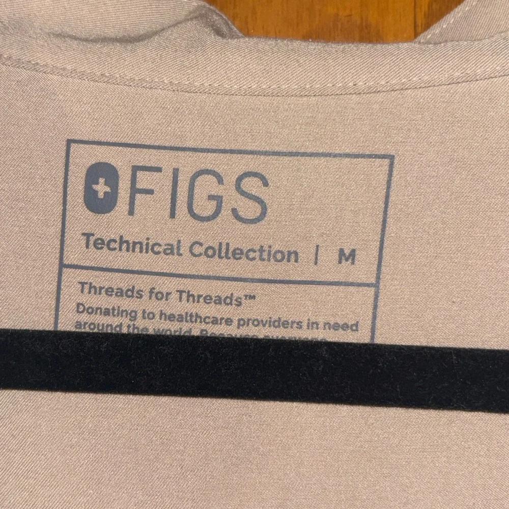 FIGS Rafaela Scrub Top - Picture 2 of 2